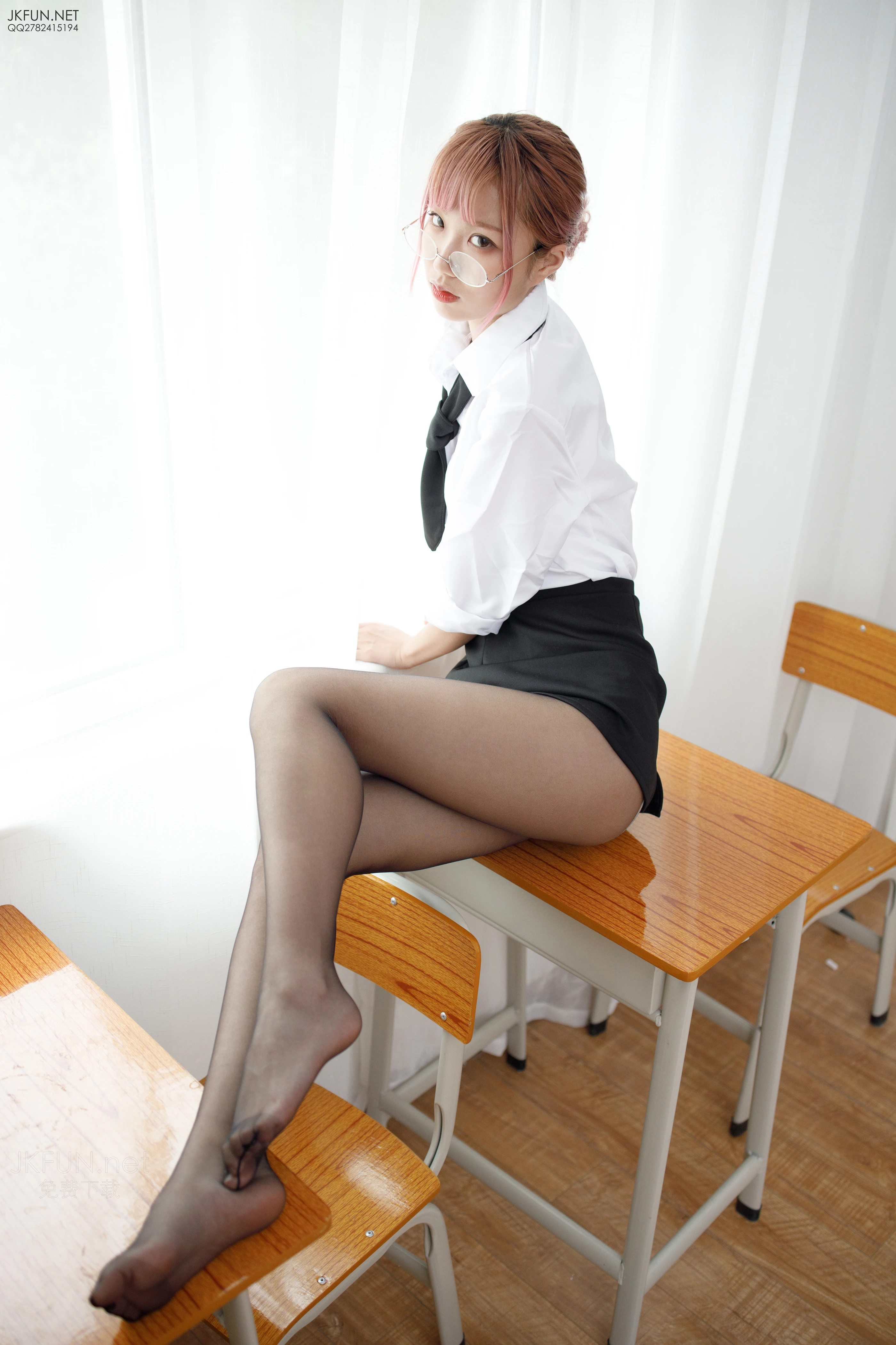 森萝财团 [JKFUN-011] 20D制服黑丝肉丝吊带袜 [99P 1V]插图7